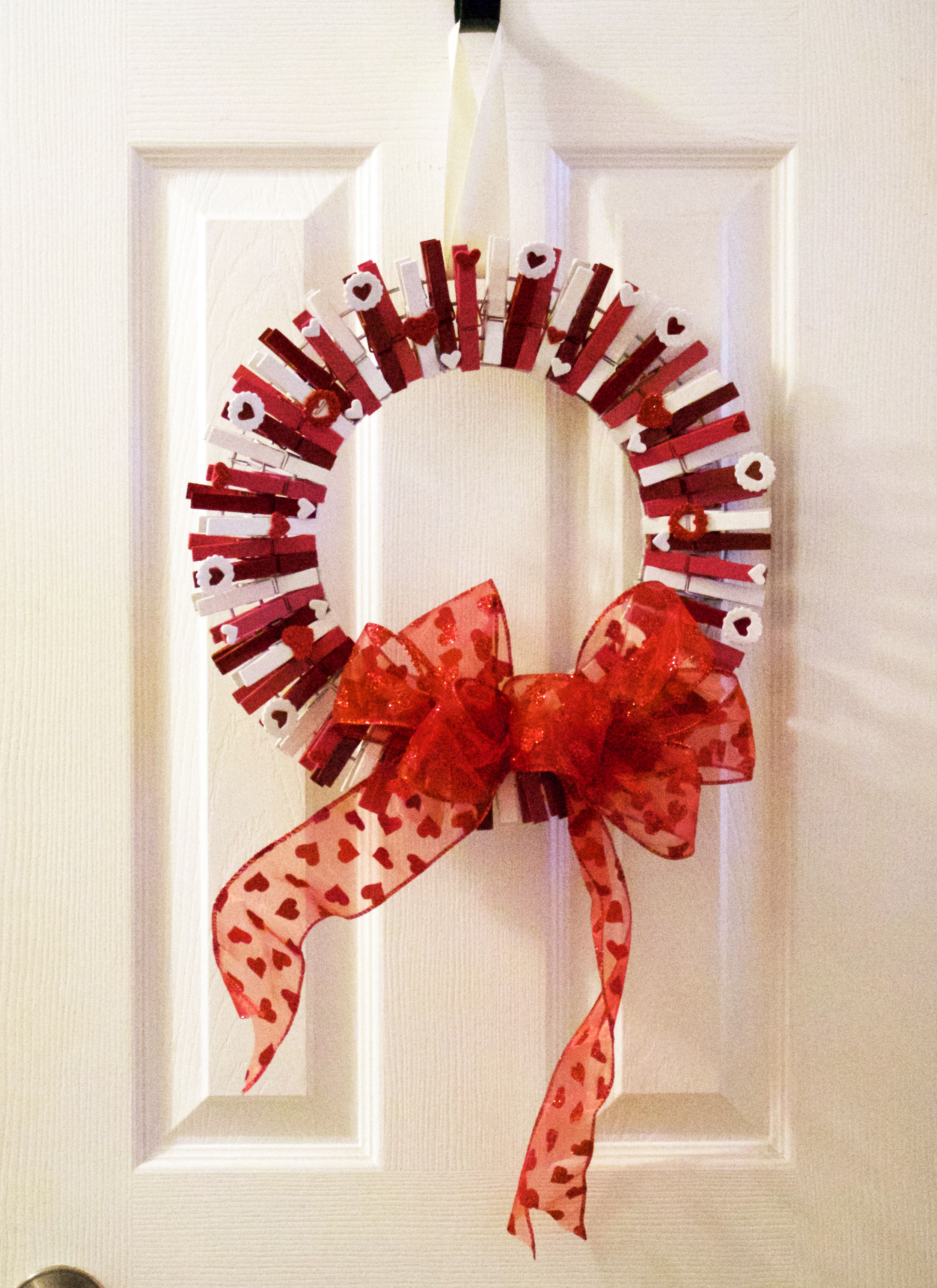 Valentine’s Day Clothespin Wreath missbutterbean